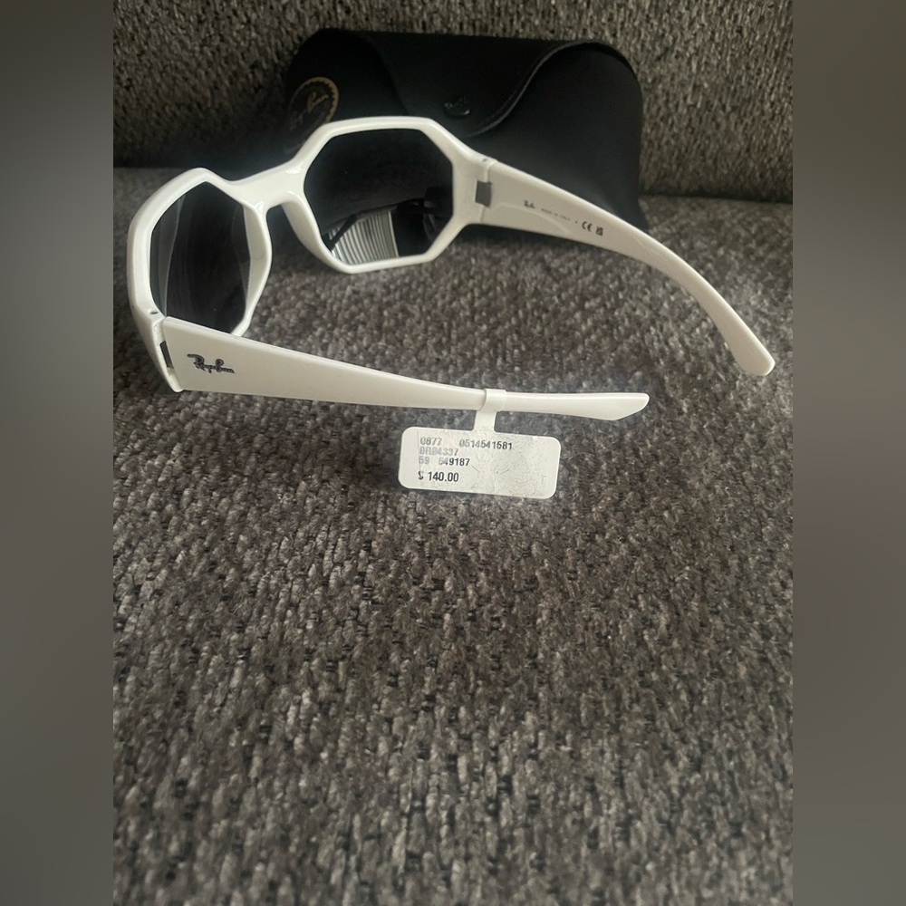 Ray-Ban Wrap
Sunglasses - Picture 5 of 11